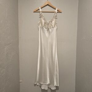 Elegant White Flora Lace Trim Nightgown